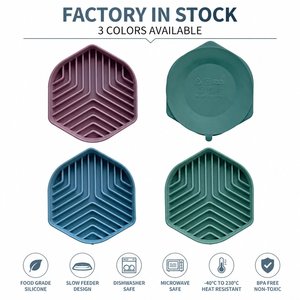 Nouvelle gamelle anti-glissement en silicone à ventouse pour animaux de compagnie, design moderne, écologique, portable, pour une alimentation lente et saine pour chiens et chats - Product Image 6