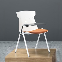 Chaise d'entraînement empilable en métal avec accoudoirs, design moderne et minimaliste pour conférences, bibliothèques et étudiants