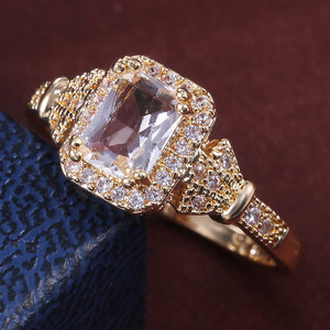 Anello Vintage da Donna con Zircone Rettangolare Incastonato a Griffe - Product Image 4