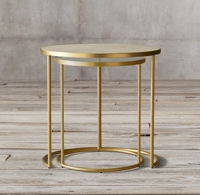 Table d'appoint ronde imbriquée de style moderne américain avec base en métal et dessus en galuchat