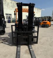 Menjual Forklift Diesel TCM 5 Ton dengan Hydraulic Side Shifter, Mesin Isuzu, Ban Solid, Pengoperasian Duduk, Performa Stabil, Tiga