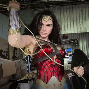 Figura de Personaje de Película de Acción en Resina a Escala 1/1, Modelo Artesanal de Tamaño Real, Busto de <span class=keywords><strong>Mujer</strong></span> <span class=keywords><strong>Maravilla</strong></span> para Colección, Venta de Fábrica - Product Image 2