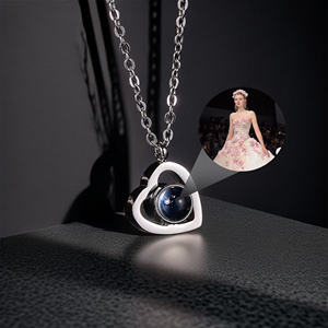 ट्रेंडी 18k गोल्ड-प्लेटेड स्टेनलेस स्टील पेलेंट प्रक्षेपण नेकलेस प्रक्षेपण नेकलेस प्रेमिका के लिए फोटो प्रोजेक्शन के साथ - Product Image 5