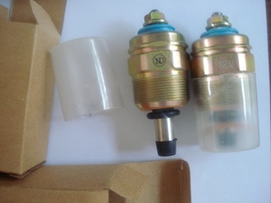 Solénoïde de pompe à carburant moteur 096010-0050 12V 24V - Product Image 1