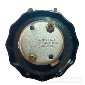 ฝาปิดถังน้ำมันพร้อมกุญแจ สำหรับรถบรรทุกขนาดเล็ก Sinotruk Howo รุ่น LG9704550005 9 ดีเซล ป้องกันการโจรกรรม ผลิตจากโลหะผสมสังกะสี สีดำ - Product Image 3