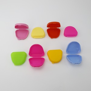 Portable <b>Denture</b> Case LK-414 For Children Triangular Oral Storage <b>Box</b> Small Plastic <b>Denture</b> Container - Product Image 2