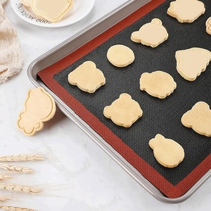 40x30cm 18 Eclairs Marron Feuille <span class=keywords><strong>de</strong></span> <span class=keywords><strong>cuisson</strong></span> en silicone antiadhésive <span class=keywords><strong>Tapis</strong></span> <span class=keywords><strong>micro</strong></span>-<span class=keywords><strong>perforé</strong></span> pour la fabrication <span class=keywords><strong>de</strong></span> macarons et <span class=keywords><strong>de</strong></span> biscuits Outils <span class=keywords><strong>de</strong></span> pâtisserie - Product Image 4