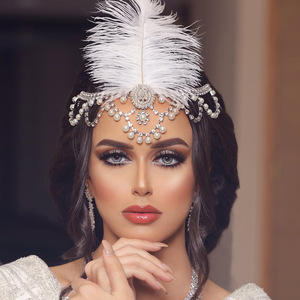 Masque de fête en plumes et strass blancs, écologique, à la mode, réutilisable pour femmes - Product Image 5