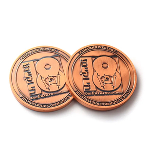 Pièce d'anniversaire personnalisée en bronze rouge avec logo métallique en relief - Product Image 1