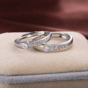 Anello Minimalista con Lettera Incisa, Gioiello Unisex alla Moda per Uso Quotidiano - Product Image 5