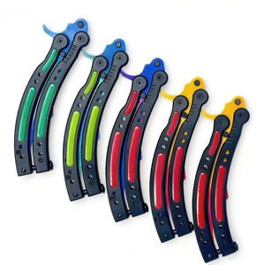Cuchillo Plegable Tipo Mariposa de la Serie <span class=keywords><strong>CSGO</strong></span>, Práctico y Seguro, para Caza, Entrenamiento y Actividades al Aire Libre, Venta Directa de Fábrica al Por Mayor - Product Image 3