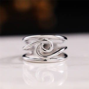 F1248 Anello Moderno in Acciaio Inossidabile Unisex, Gioiello alla Moda, Regalo, Design Semplice con Motivo a Spirale - Product Image 1
