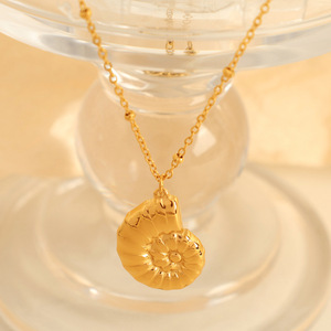 สร้อยคอจี้รูปเปลือกหอยสไตล์ยุโรปอเมริกัน ชุบทอง 18k ทำจากสแตนเลสสำหรับผู้หญิง - Product Image 2