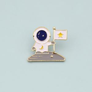 Nuevas ideas interestelar astronauta 3D redondo magnético Anime personalizado solapa pines insignia - Product Image 6