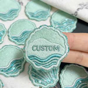 Toppe Personalizzate <span class=keywords><strong>con</strong></span> Logo Ricamato in Strass Luccicanti e Perline Glitterate <span class=keywords><strong>Argento</strong></span> per Cappelli, Abbigliamento, Scarpe e Borse - Product Image 4