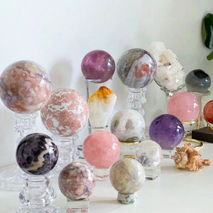 Bolas <span class=keywords><strong>de</strong></span> cristal curativas talladas a mano <span class=keywords><strong>de</strong></span> alta calidad, 5-7cm, varios materiales, artesanía al por mayor para decoración <span class=keywords><strong>y</strong></span> ritual <span class=keywords><strong>de</strong></span> meditación - Product Image 3