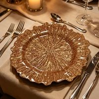 Assiettes rondes décoratives de 13 pouces en plastique PS, design moderne, écologiques, dorées de luxe pour mariages et banquets