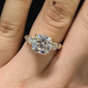 클래식 5 스톤 에메랄드 컷 모이사나이트 반지 S925 <span class=keywords><strong>18K</strong></span> 금 도금 VVS D 컬러 GRA 인증 모이사나이트 반지 - Product Image 5