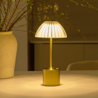 Lampe de table LED d'extérieur moderne sans fil RVB à intensité variable veilleuse de chevet Portable verre changeant de couleur pour les mariages mignon élégant