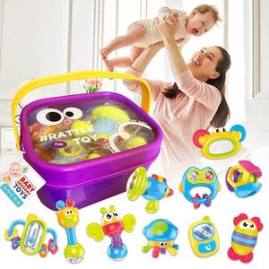 Venta al por mayor de sonajeros de bebé con caja de plástico 10 piezas lindo Mini juguete juego de mano al por mayor sonajeros de bebé otros juguetes de bebé - Product Image 2