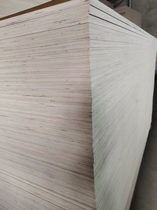 Feuille commerciale de panneau de <span class=keywords><strong>contreplaqué</strong></span> 1220*2440 4mm <span class=keywords><strong>15mm</strong></span> 9mm 18mm 12mm <span class=keywords><strong>contreplaqué</strong></span> de placage de teck en bois de pin de la fabrication de la Chine - Product Image 4