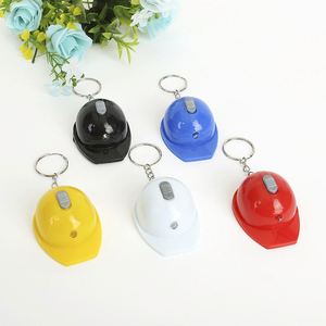 Ouvre-bouteille manuel en métal avec logo personnalisé créatif, mini casque de sécurité en plastique avec lumière LED et pendentif porte-clés artisanal - Product Image 1