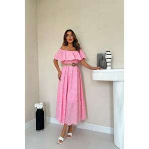 เดรสสีชมพูแบบเปิดไหล่ปักลาย ความยาวปานกลาง เอวสม็อค ทรงเอ ผ้าทอ ระบายอากาศได้ดี สไตล์ลำลอง - Product Image 4