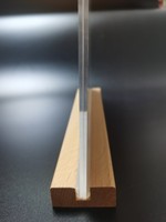 4x6 inch horeca reclamebordhouder met houten voet en transparante acryl menukaart houder