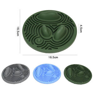 Venta al por mayor Anti-asfixia perro rompecabezas cuenco antideslizante de silicona alimentador lento perro lamer Mat para perros gatos - Product Image 5