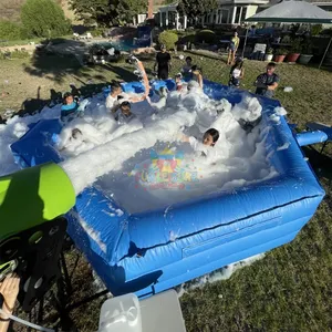حمام سباحة من المطاط للثلوج للمناسبات الخارجية بدرجة تجارية مع آلة قابلة للنفخ مساحة فوم راقصة للحفلات