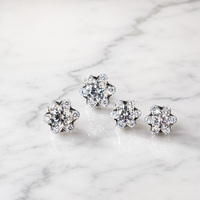 Anting-anting stud Viti 925 Sterling Silver dengan desain bunga, moissanite potongan emerald, setting cakar, gaya romantis, untuk wanita, cocok untuk pernikahan dan sehari-hari