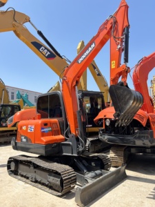 Korea Origin Used Doosan DX55 5.5Ton Mini Crawler Excavator Low Working Hour for <b>Small</b> Construction Projects - Product Image 1