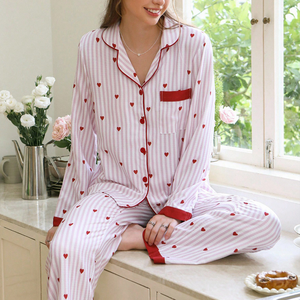 Pijama de algodón personalizado de manga larga con estampado de corazones, conjunto de pijama de bambú a rayas, ropa de dormir cómoda y relajante - Product Image 1