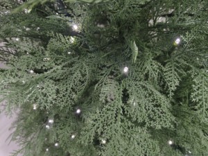 Vente en gros usine : Sapin de Noël pré-éclairé en PE de haute qualité (1,8 m, 2,1 m, 2,3 m, 3 m) pour la décoration de la maison et des fêtes - Product Image 5