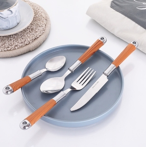 Ensemble de couverts portables 24 pièces en acier inoxydable avec motif bois – Couteau, fourchette, cuillère - Product Image 4