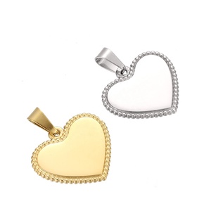 Ciondolo a Cuore in Acciaio Inossidabile Yiwu Aceon con Bordo Dettagliato a Punti, Centro in Rilievo e Bordo Inferiore Vuoto per Incisione a Olio - Product Image 1