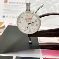 Échantillons gratuits Cuir synthétique PU écologique imperméable résistant à l'abrasion doux et confortable grain Napa