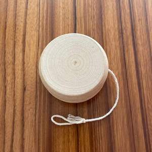 Yoyo en bois écologique avec logo personnalisé, durable, à longue corde, respectueux de l'environnement et naturel, jouet pour enfants, pour la salle de classe et les événements - Product Image 2