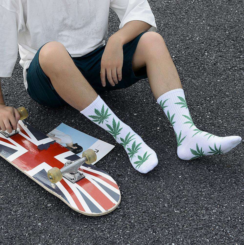 Wholesale Street Men Skateboard Colorful Sport Bulk Crew Canada Leaf Weed Socks