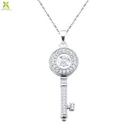Collier pendentif en argent plaqué avec pierre en zircone cubique mobile et scintillante