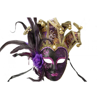Große venezia nische Narren maske aus Kunststoff mit Hahn feder und Blume an der Seite