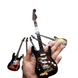 Mini-guitare semi-complète de 9 pouces, produit artisanal, guitares miniatures en bois, design personnalisé pour les passionnés de musique - Product Image 1