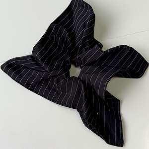 Élastique à cheveux coréen en tissu, couleur unie, surdimensionné, à rayures, grand chouchou - Product Image 5