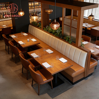Table moderne et élégante avec pieds en métal, cadre en bois, canapé rembourré en cuir, chaise rembourrée pour restaurant, café, boutique, ensemble de meubles
