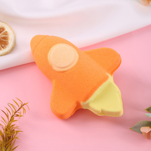 Bombes de bain effervescentes bio en gros pour marque privée, en forme de fusée spatiale mignonne, imprimées en sérigraphie, lavables, durée de bain de 3 ans, fabrication OEM - Product Image 3
