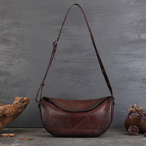 Bolso Bandolera de Cuero Marrón Oscuro Premium OEM, Estilo Dumpling, para Mujer - Product Image 1