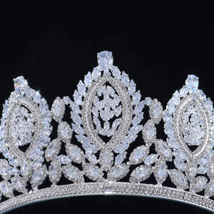 LUOXIN Tiara <span class=keywords><strong>de</strong></span> Princesa <span class=keywords><strong>de</strong></span> Lujo Retro Europea y Americana, Corona <span class=keywords><strong>de</strong></span> Novia con Circonitas para Concurso <span class=keywords><strong>de</strong></span> Belleza para Mujeres - Product Image 4