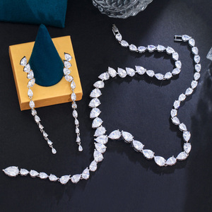 Parure de bijoux <span class=keywords><strong>fantaisie</strong></span> élégante pour femme, collier et boucles <span class=keywords><strong>d</strong></span>'oreilles longs en cristal zircon cubique vert poire, idéale pour les soirées - Product Image 5