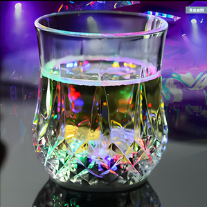 Bán buôn mặt pha lê LED tự động cảm ứng Flash trang trí nội thất Mug nước nhấp nháy cốc ánh sáng cho các bên - Product Image 2