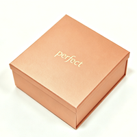 Emballage en carton biodégradable personnalisé avec logo en or imprimé, boîte cadeau pliable de luxe avec couvercle pour l'emballage de vêtements